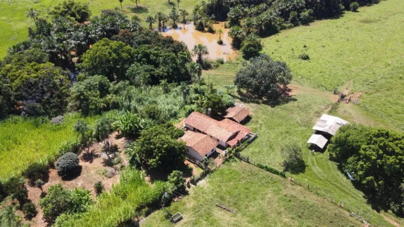 fazenda-de-100-alqueires-em-passos-mg-toda-formada-em-braquiaria-e-com-muita-agua-big-1